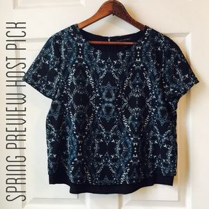 🎉HP🎉 BR Blue & Black Cropish top